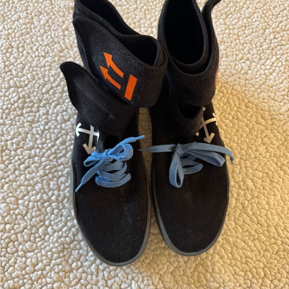 Off white shoes - Picture 3 of 3